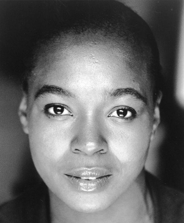 Póster Nadine Marshall