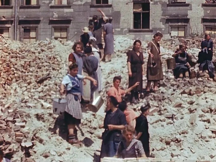 The Natural History of Destruction : Foto