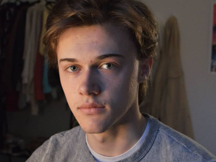 Póster Christopher Briney