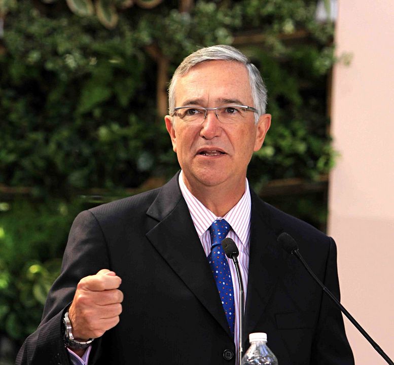 Póster Ricardo Salinas Pliego