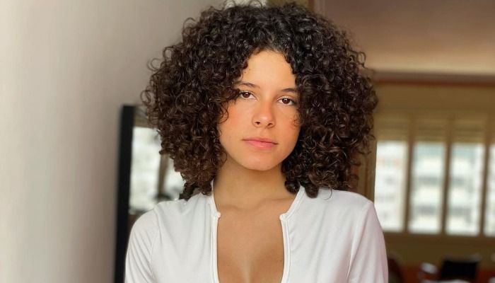 Póster Gabriella Saraivah