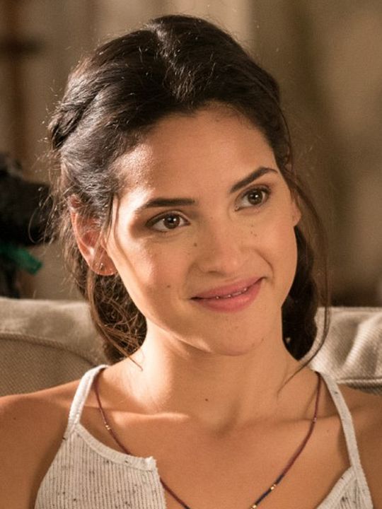 Póster Adria Arjona