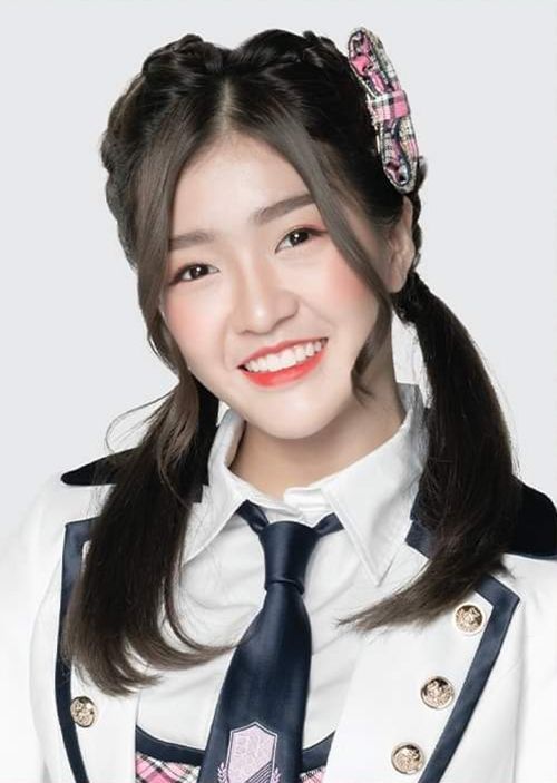 Póster Jennis Oprasert