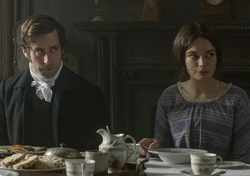 Emily : Foto Oliver Jackson-Cohen, Emma Mackey