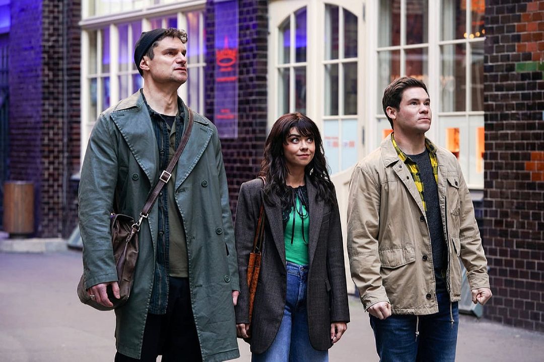 Foto Adam Devine, Flula Borg