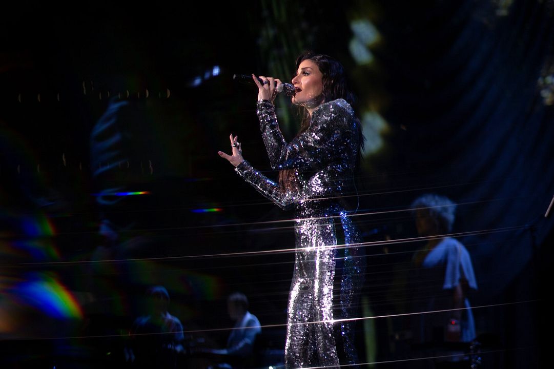 Idina Menzel: Which Way To The Stage? : Foto Idina Menzel