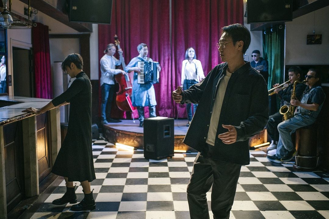 The Shadowless Tower : Foto