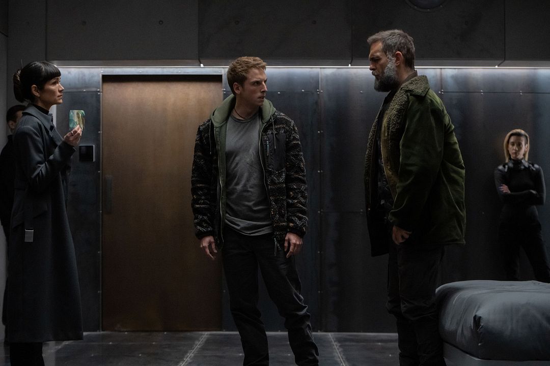 Awareness : Foto Lela Loren, Pedro Alonso, María Pedraza