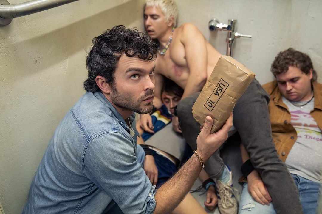 Oso intoxicado : Foto Alden Ehrenreich, Aaron Holliday