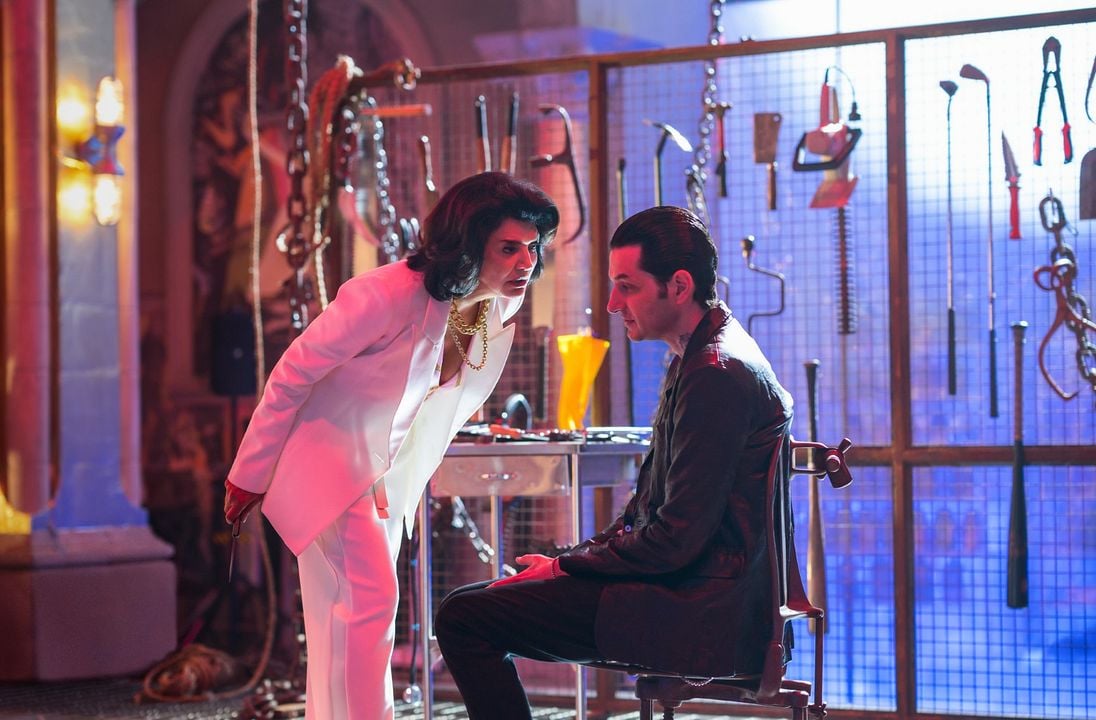 Renfield: Asistente de Vampiro : Foto Shohreh Aghdashloo, Ben Schwartz