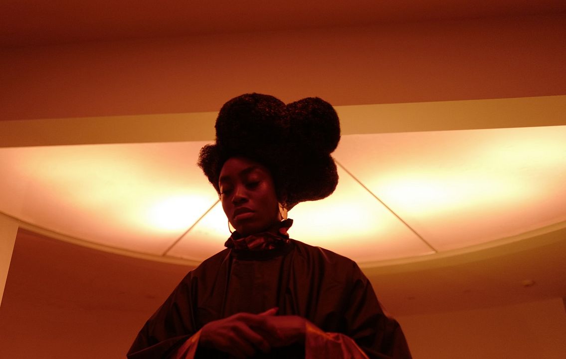 Medusa Deluxe: Asesinato, Obsesión, Peinados : Foto