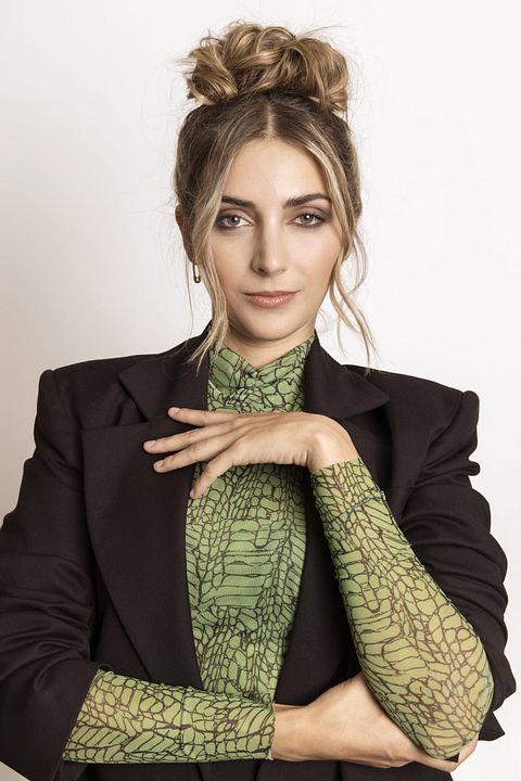 Póster Emelia Hartford