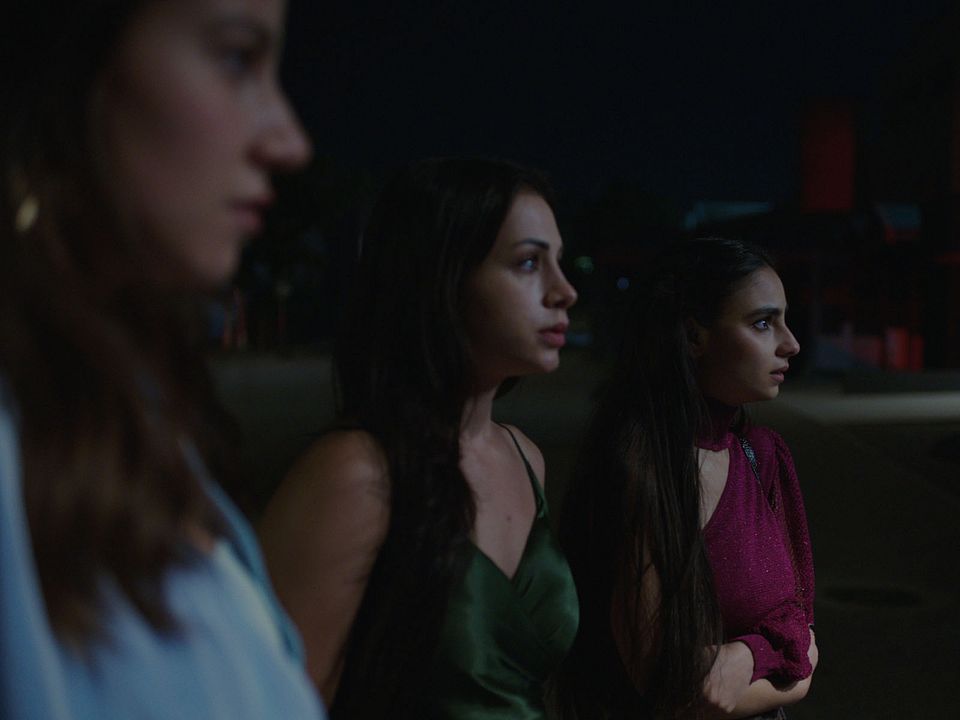 Elaha : Foto Cansu Leyan, Bayan Layla