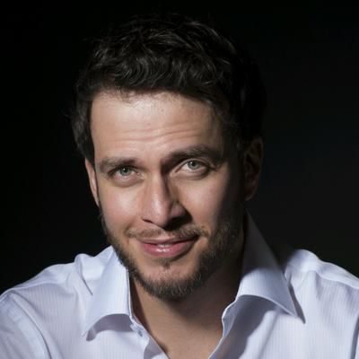 Póster César Álvarez