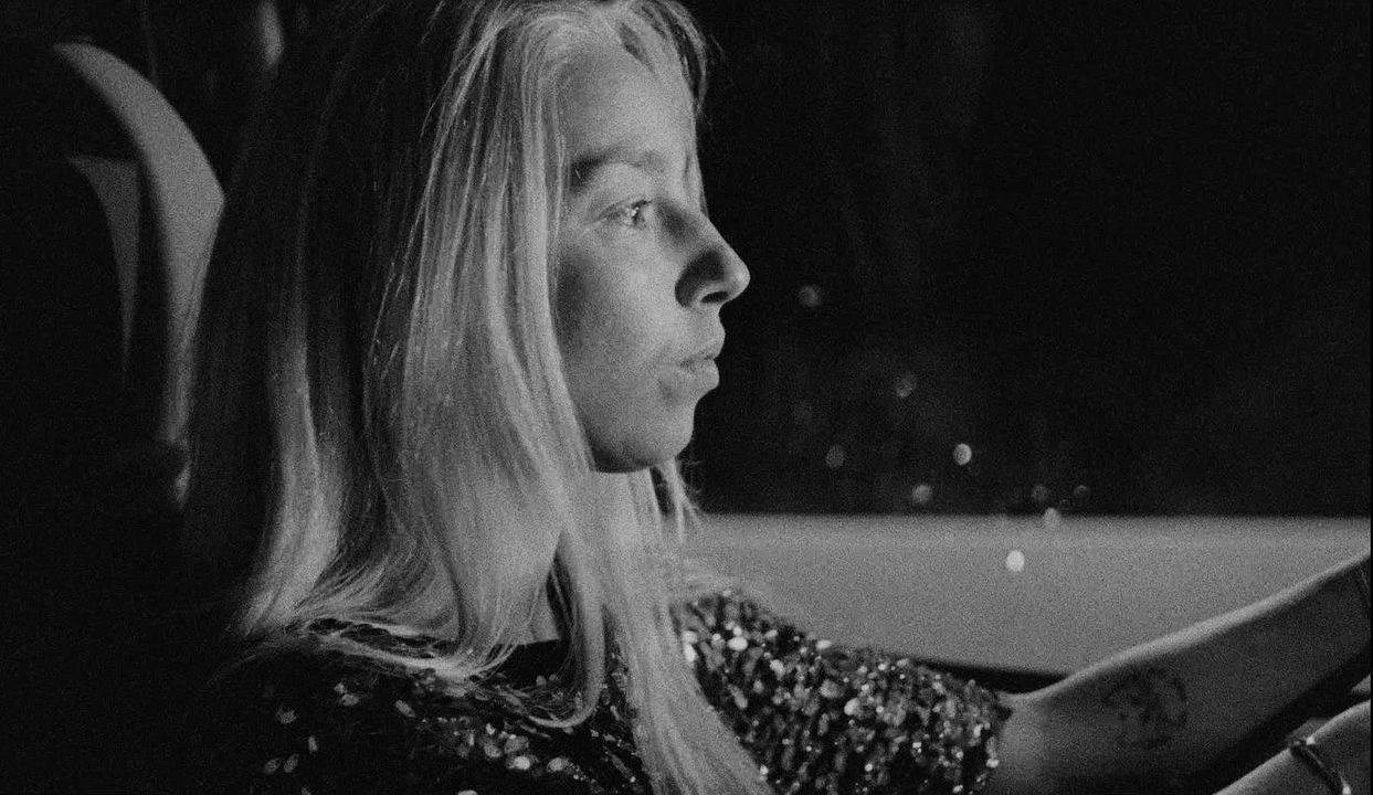 Do Not Expect Too Much from the End of the World : Foto