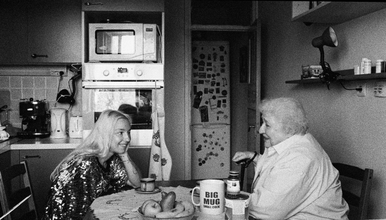 Do Not Expect Too Much from the End of the World : Foto