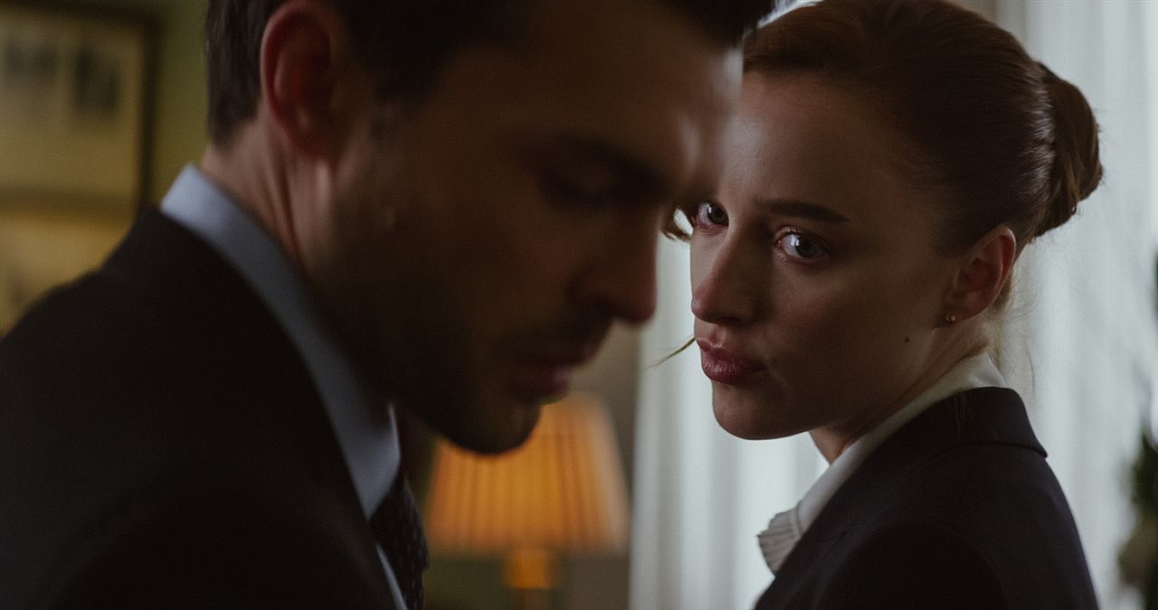 Juego limpio : Foto Phoebe Dynevor, Alden Ehrenreich