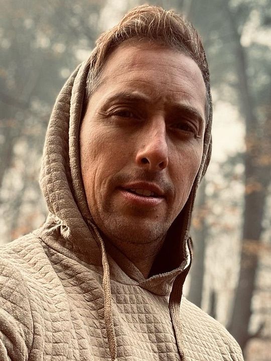 Póster Chris Violette