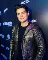 Póster Andrés Cordova