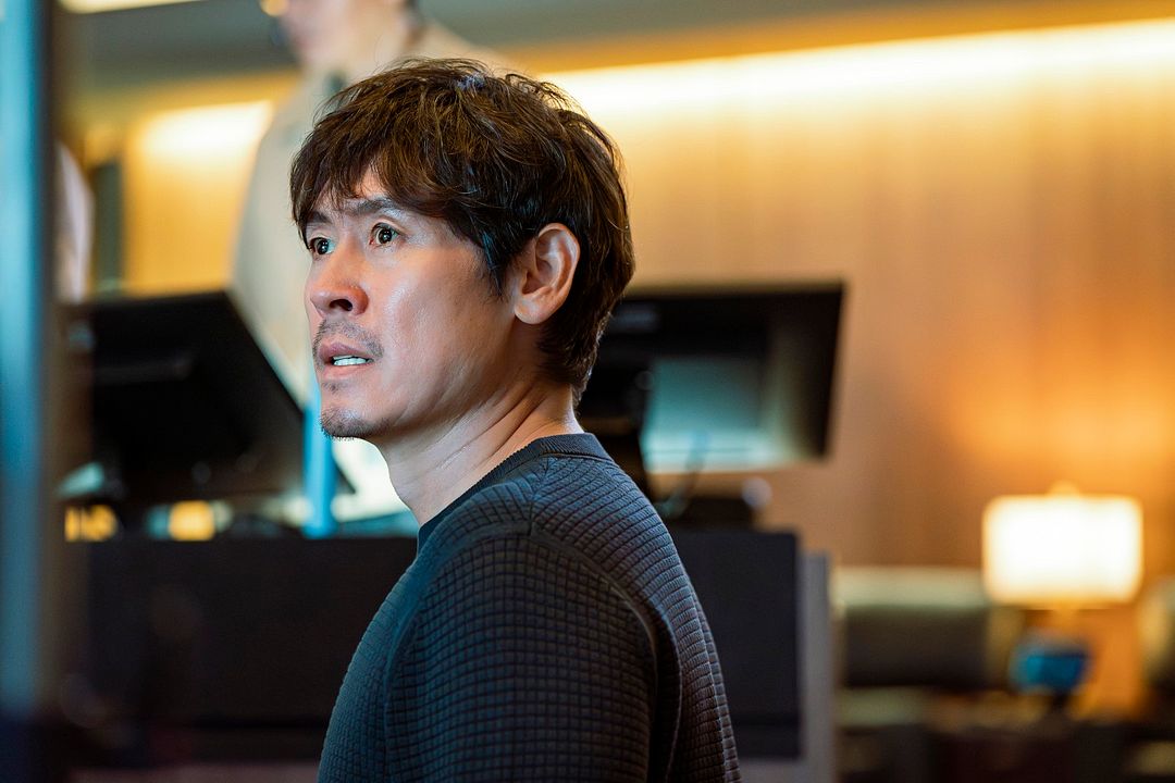 The Moon: Sobreviviente : Foto