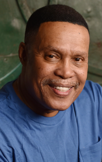 Póster L. Warren Young