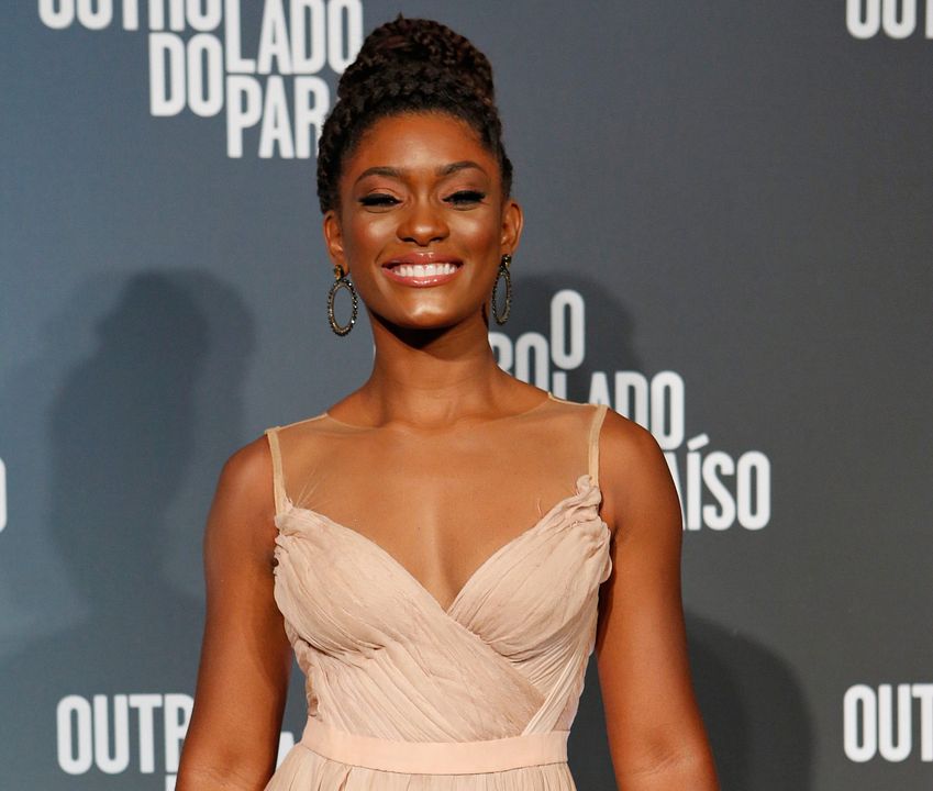 Póster Erika Januza