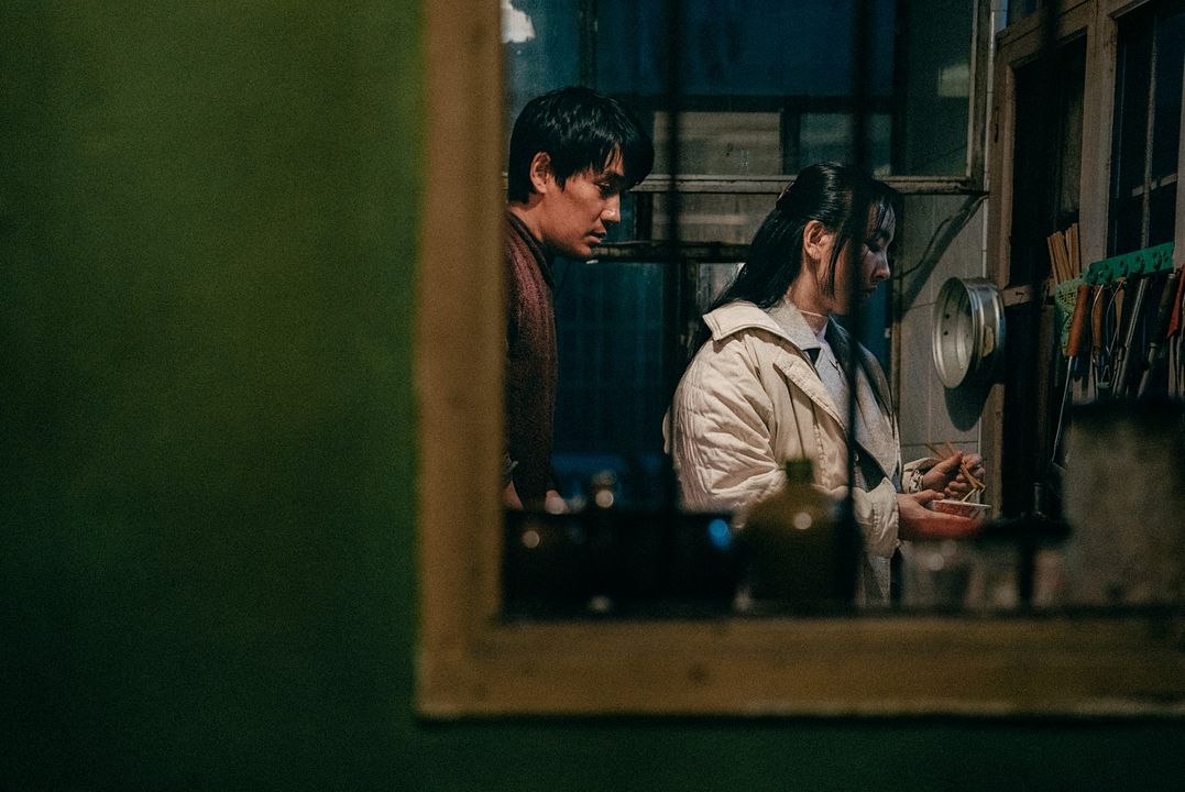 Only the River Flows : Foto