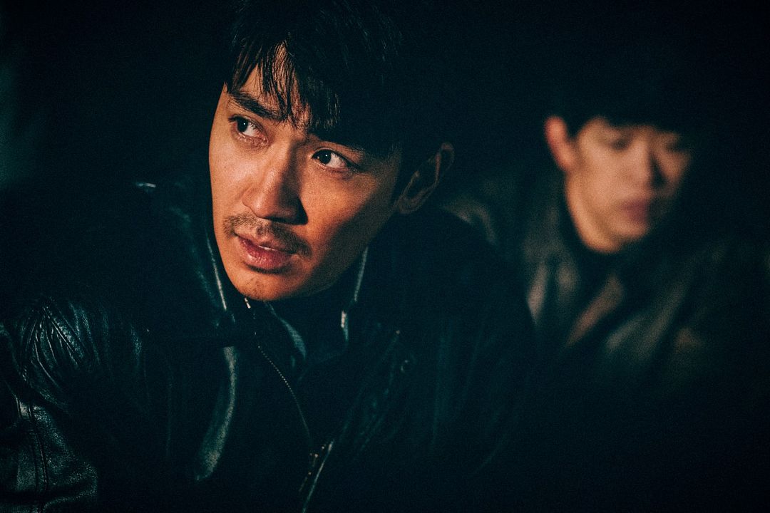 Only the River Flows : Foto