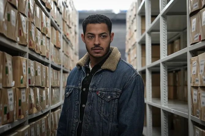 La mujer en la pared : Foto