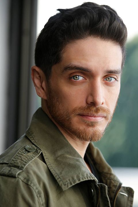 Póster Josh Keaton