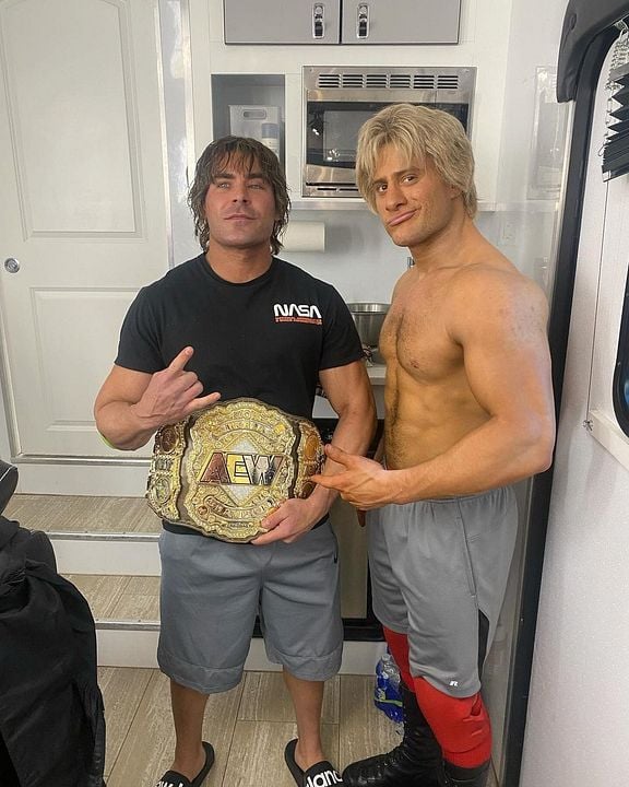 Foto Maxwell Jacob Friedman, Zac Efron