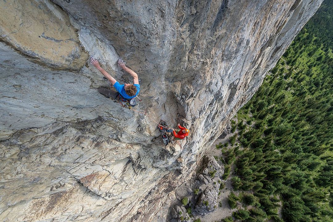 Yamnuska: The Ragged Edge : Foto