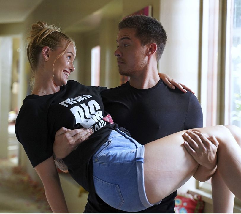 Una Boda y Otros Desastres : Foto Virginia Gardner, Dylan Sprouse