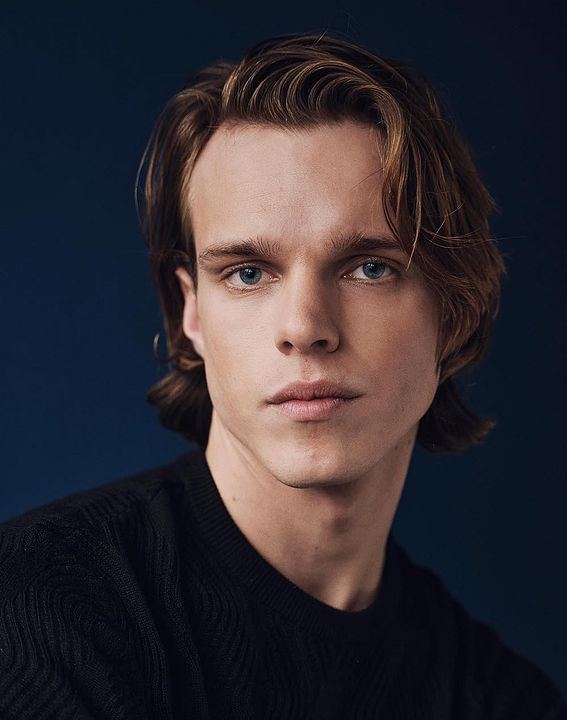 Póster Finn Bennett