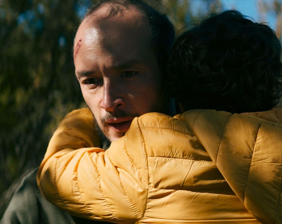 Behind the Mountains : Foto