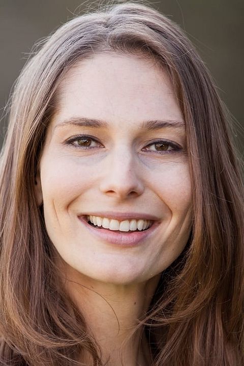 Póster Geneva Robertson-Dworet