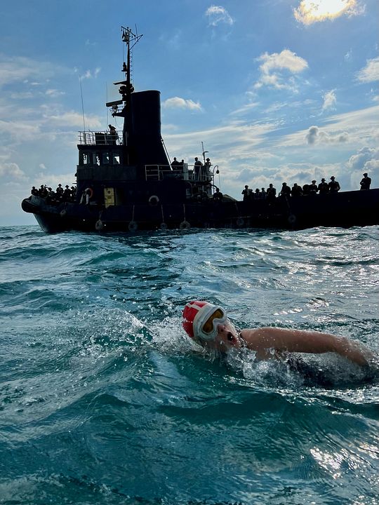 Young Woman And The Sea : Foto