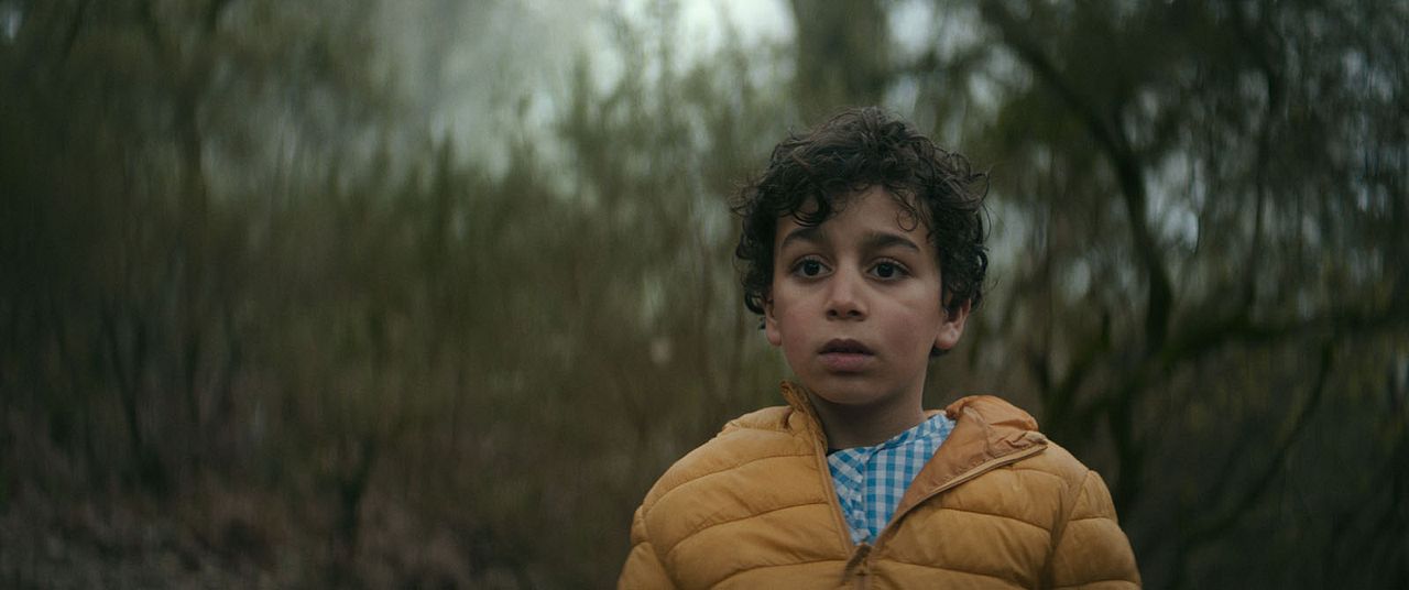 Behind the Mountains : Foto