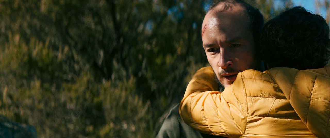 Behind the Mountains : Foto