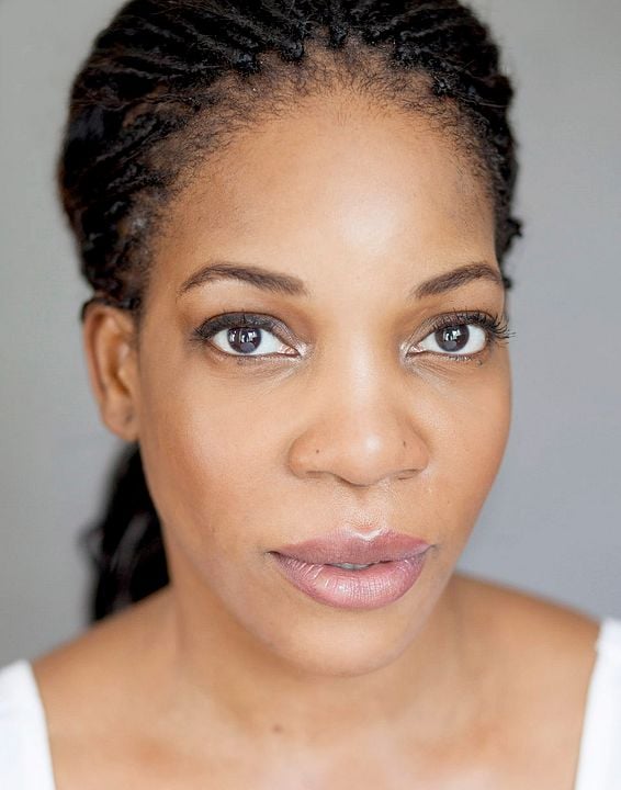 Póster Jocelyn Jee Esien