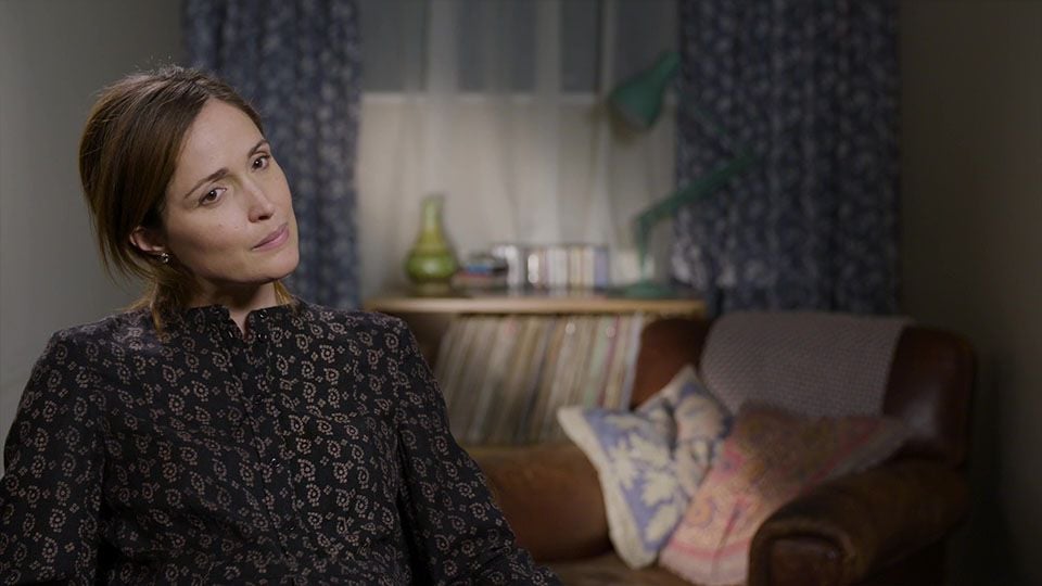 Trailer de la película Amor de vinilo Rose Byrne habla sobre trabajar